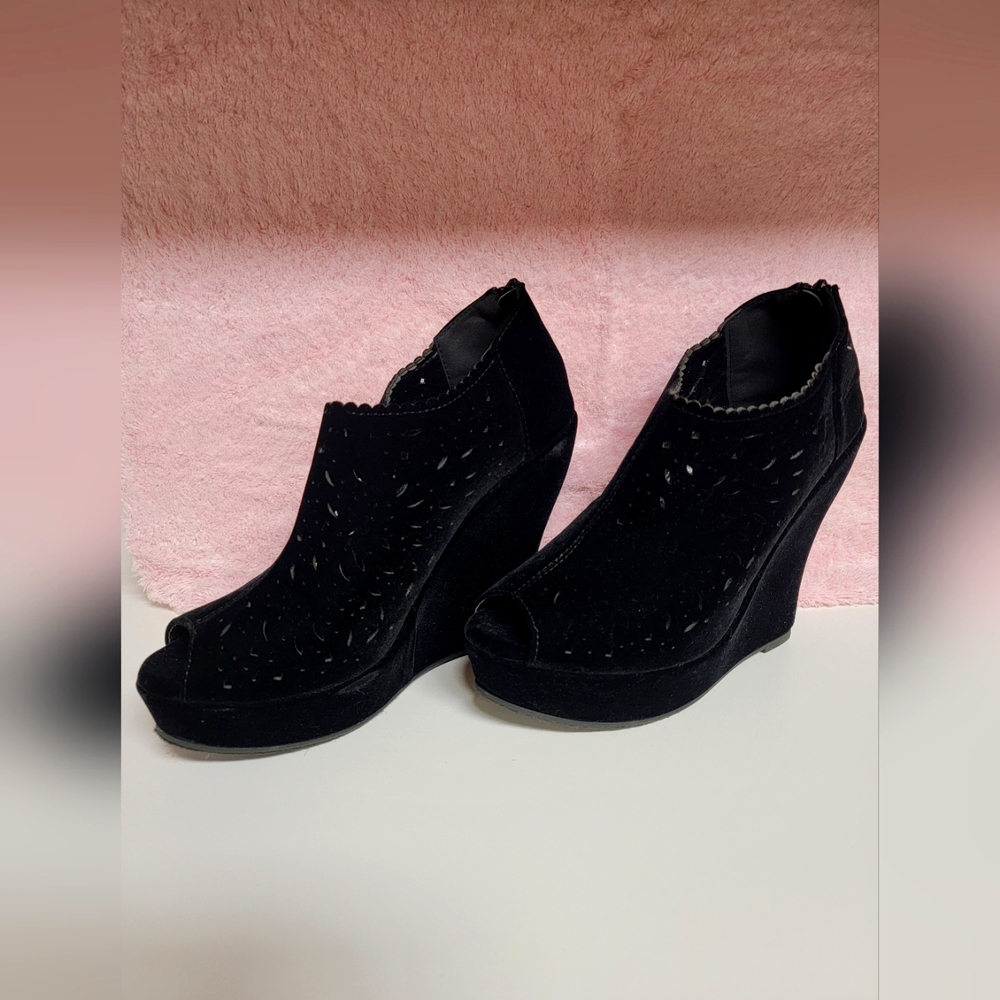 Women's Delicacy Black Velvet Shoes